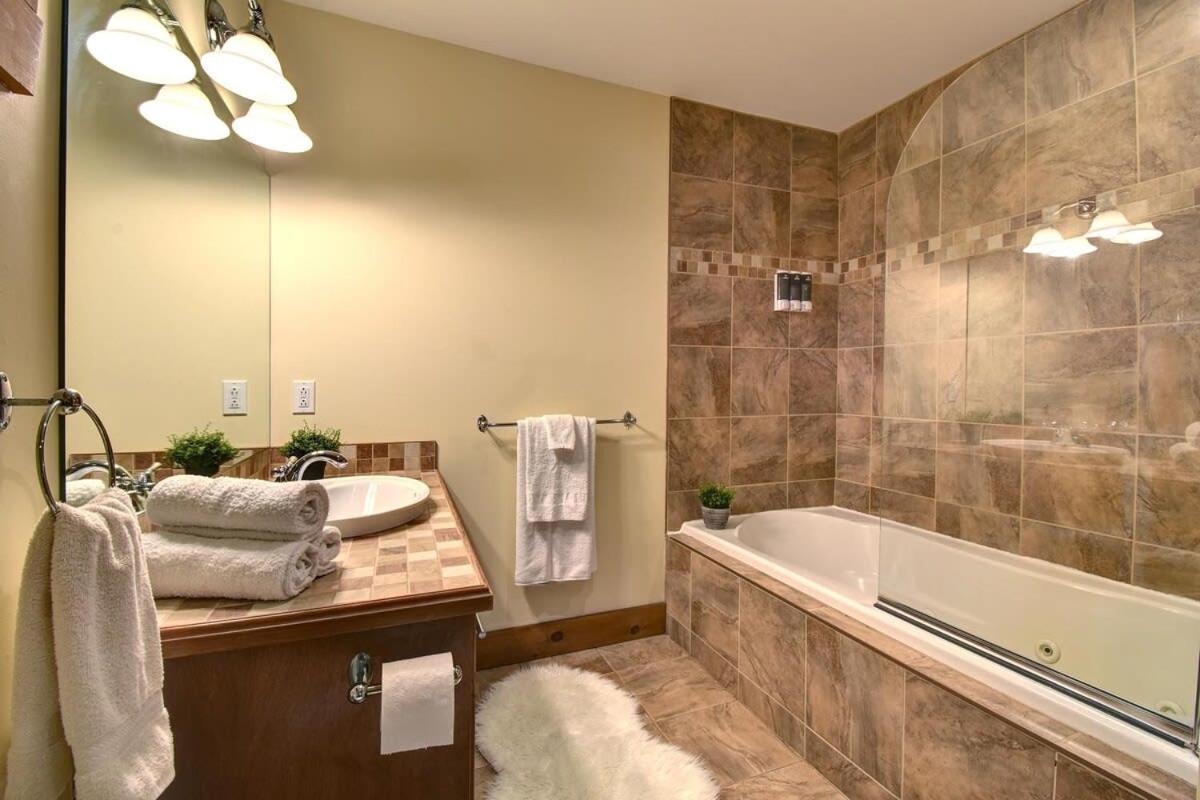 Chic Familiale, Relaxant Avec Spa En Montagnes Labelle Zewnętrze zdjęcie